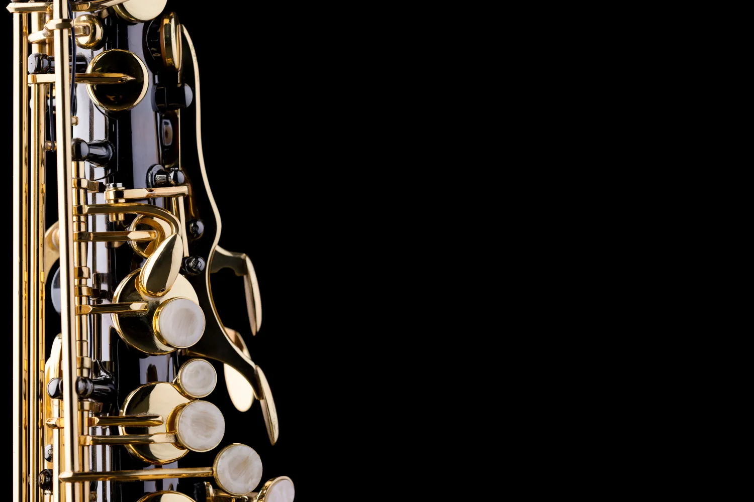 Ile waży saksofon altowy?